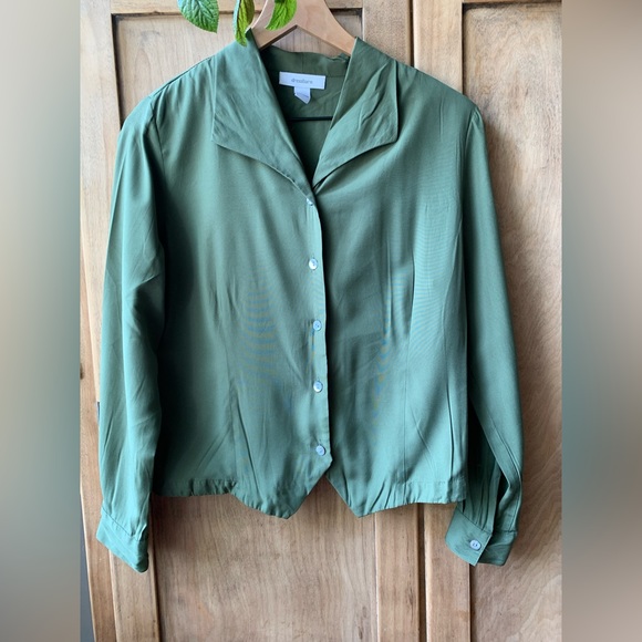 Green button down blouse - Picture 1 of 4